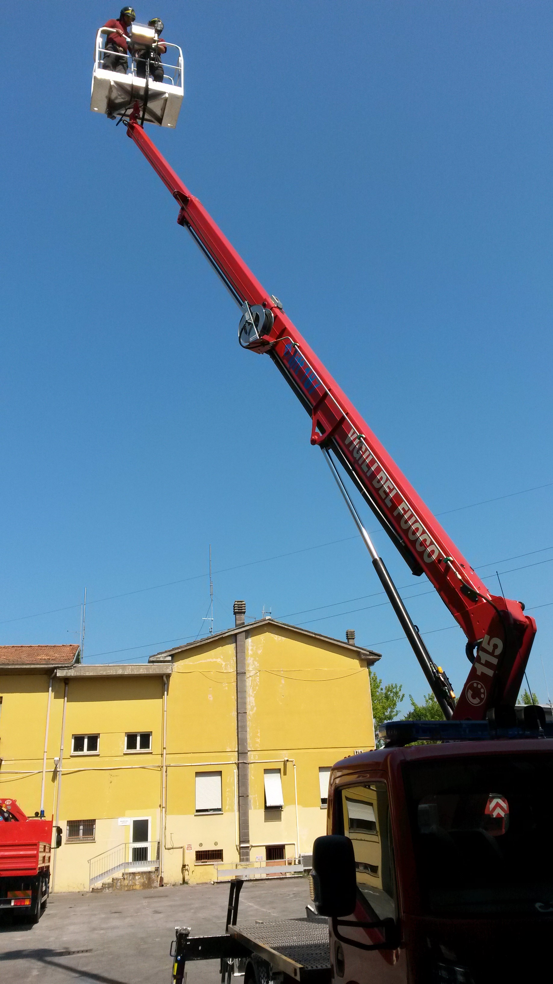 Barra Luminosa LED 1:24 Per Veicoli Di Emergenza &ndash; Traffic Advisor Con Frecce &ndash; Ponte E SUV